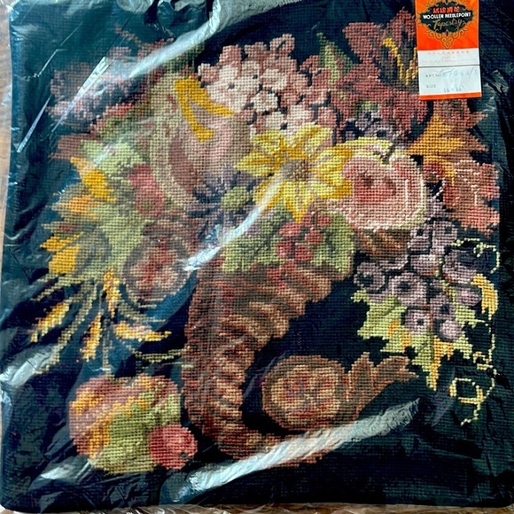 Woolen needlepoint, Tapestry, cushion cover - Picture 1 of 2